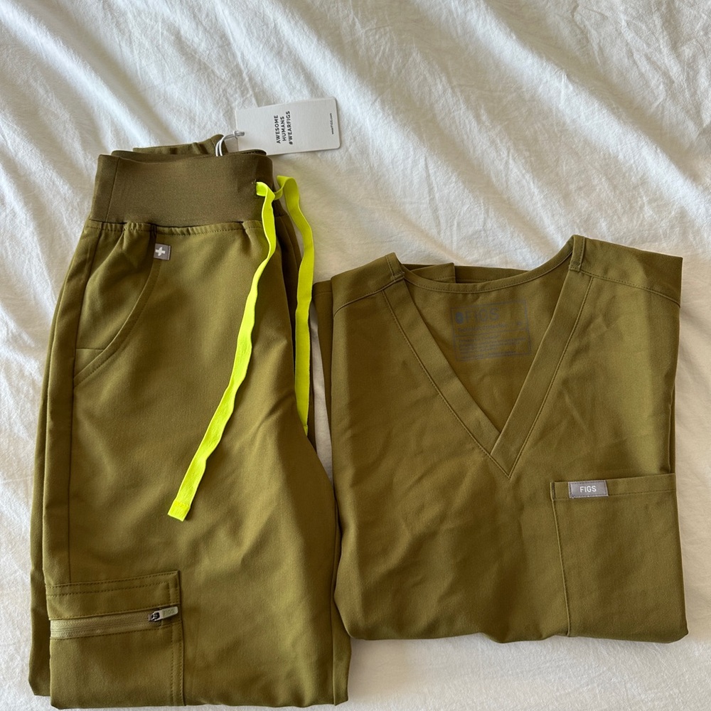 Martini Green FIGS Scrub Set - Picture 2 of 4